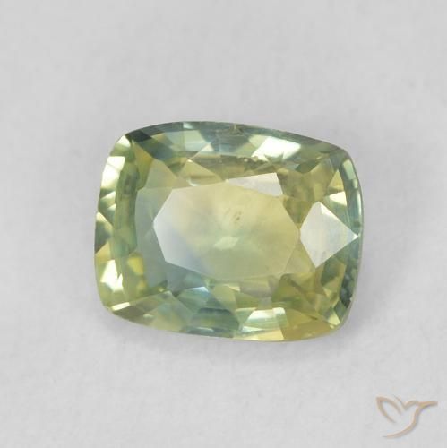 Zafiro Verde bosque claro natural de 0.73 ct, Forma Cojín, VVS-VS