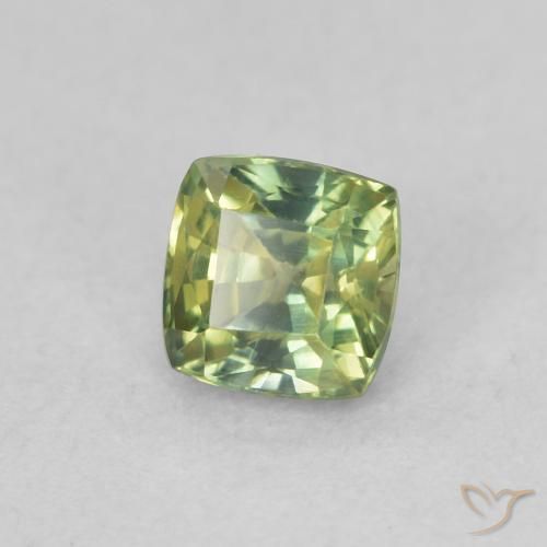 Zafiro Verde medio natural de 0.54 ct, Forma Cojín, VVS-VS