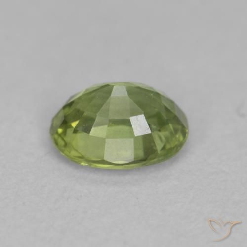 Zafiro Verde Oliva natural de 0.43 ct, Ovalada, VS