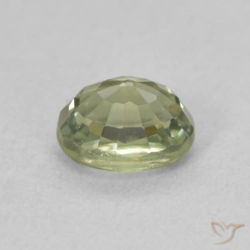 Zafiro Verde bosque cálido natural de 0.67 ct, Ovalada, VVS