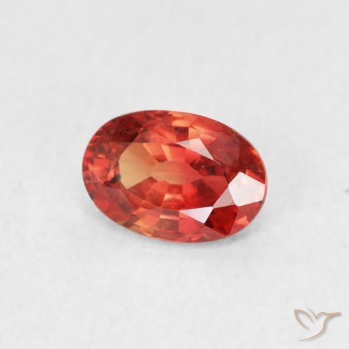 Zafiro Rojo medio natural de 0.68 ct, Ovalada, VVS-VS