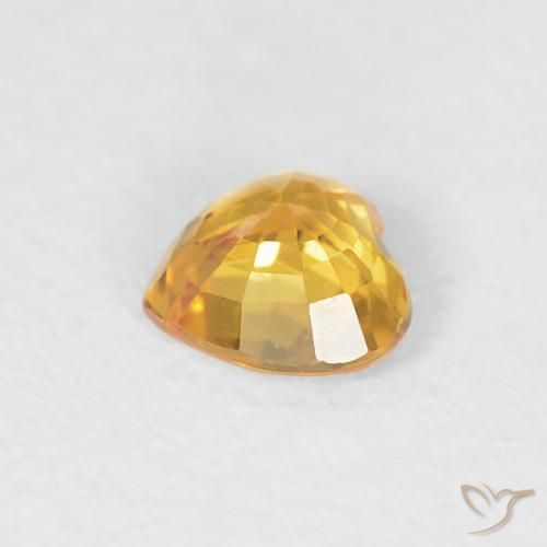 Zafiro Dorado-naranja medio natural de 0.43 ct, Corazón, VVS-VS