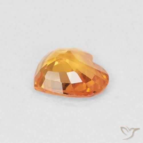 Zafiro Dorado naranja intenso natural de 0.34 ct, Corazón, VVS-VS