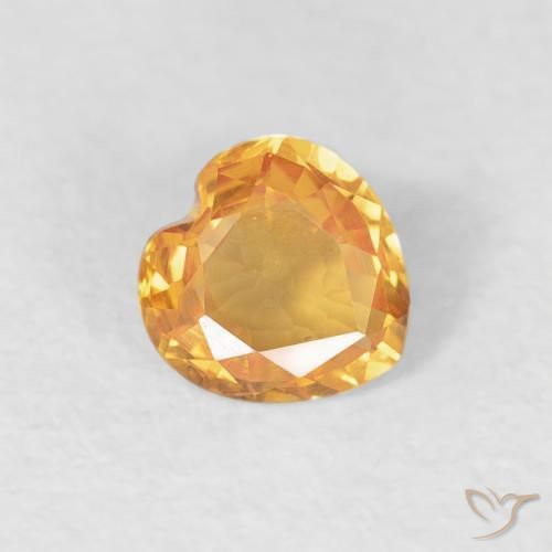 Zafiro Dorado naranja natural de 0.40 ct, Corazón, VVS