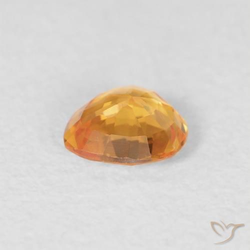 Zafiro Dorado naranja natural de 0.40 ct, Corazón, VVS