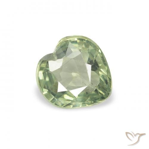 Zafiro Verde bosque claro natural de 0.64 ct, Corazón, VS