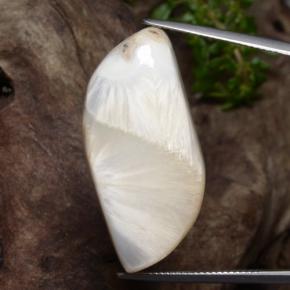 Scolecita blanco natural de 28,06 ct, forma elegante, opaco