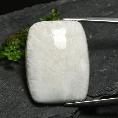 Scolecita blanco natural de 17,38 ct, forma elegante, opaco