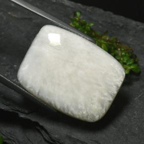 Scolecita blanco natural de 17,38 ct, forma elegante, opaco
