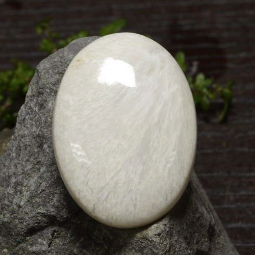Escolecita Blanco cálido natural de 31.41 ct, Corte Óvalo, Opaco