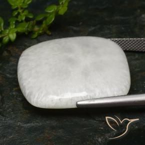 Escolecita Blanco cálido natural de 27.39 ct, Forma Cojín, Opaco