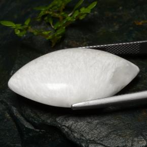 Scolecita blanco natural de 18,91 ct, marquesa, opaco
