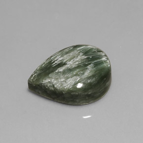 Serafinita verde natural de 8,63 ct, en forma de pera, opaco