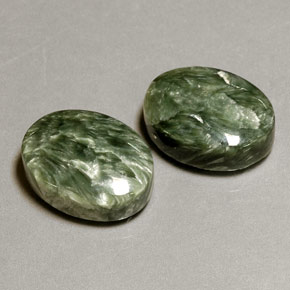 Gemas de serafinita verde natural de  ct, corte óvalo, opaco