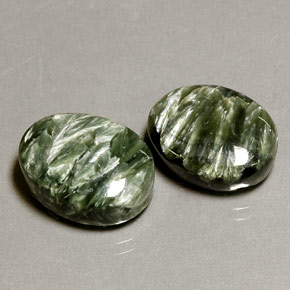 Gemas de serafinita verde natural de  ct, corte óvalo, opaco