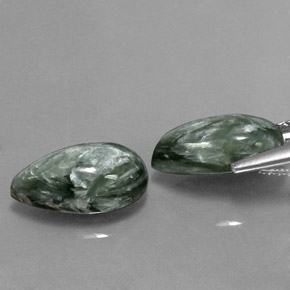 Gemas de serafinita verde natural de  ct, en forma de pera, opaco
