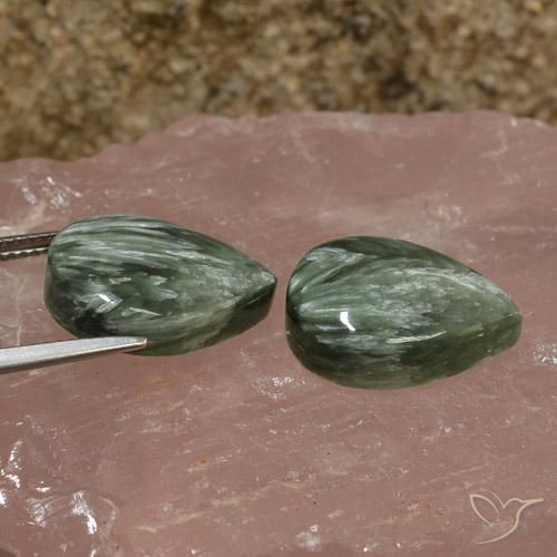 Gemas de Serafinita Verde terroso natural de 16.51 ct, En forma de pera, Opaco