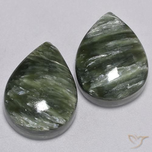 Gemas de Serafinita Verde militar natural de 16.79 ct, En forma de pera, Opaco