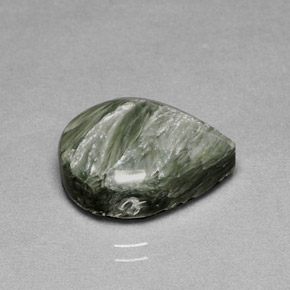 Serafinita verde natural de 8,53 ct, en forma de pera, opaco