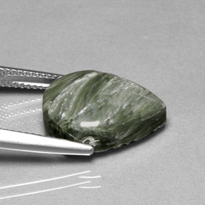 Serafinita verde natural de 8,53 ct, en forma de pera, opaco