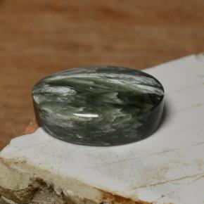 Serafinita Verde natural de 8.90 ct, Corte Óvalo, Opaco