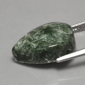 Serafinita verde natural de 8,33 ct, en forma de pera, opaco