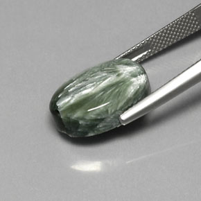 Serafinita verde natural de 8,92 ct, corte óvalo, opaco