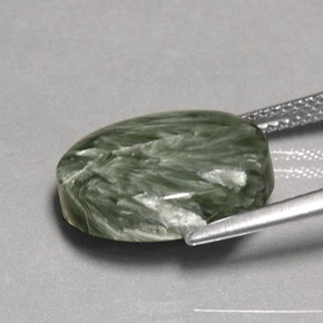 Serafinita verde natural de 7,88 ct, corte óvalo, opaco