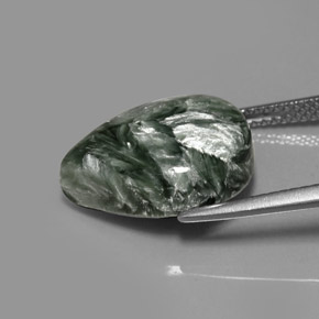 Serafinita verde natural de 7,89 ct, en forma de pera, opaco