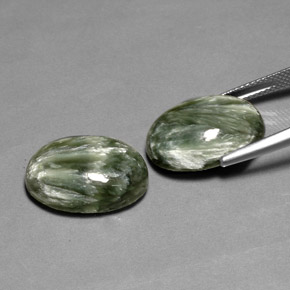 Gemas de serafinita verde natural de  ct, corte óvalo, opaco