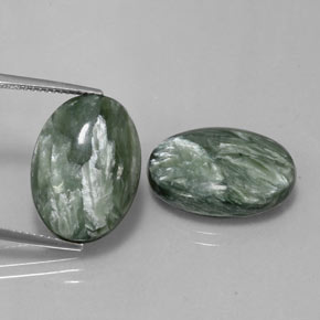 Gemas de serafinita verde natural de  ct, corte óvalo, opaco