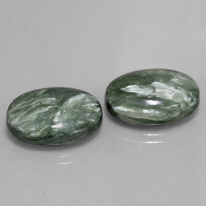 Gemas de serafinita verde natural de  ct, corte óvalo, opaco