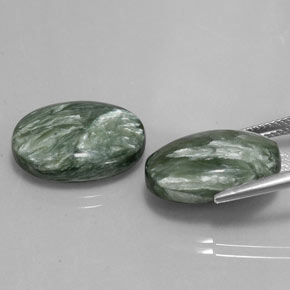 Gemas de serafinita verde natural de  ct, corte óvalo, opaco