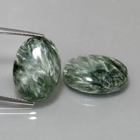 Gemas de serafinita verde natural de  ct, corte óvalo, opaco