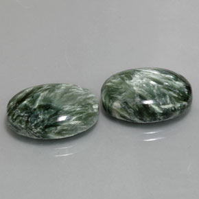 Gemas de serafinita verde natural de  ct, corte óvalo, opaco
