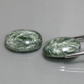 Gemas de serafinita verde natural de  ct, corte óvalo, opaco