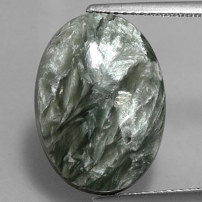 Serafinita verde natural de 9,46 ct, corte óvalo, opaco