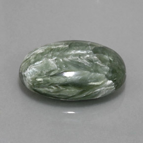 Serafinita verde natural de 8,60 ct, corte óvalo, opaco