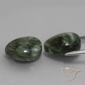 Gemas de serafinita Verde terroso natural de 11.80 ct, En forma de pera, Opaco
