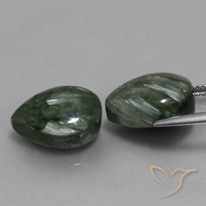 Gemas de Serafinita Verde medio natural de 12.23 ct, En forma de pera, Opaco