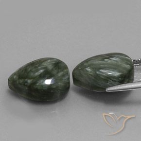 Gemas de serafinita Verde militar natural de 12.60 ct, En forma de pera, Opaco