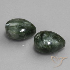 Gemas de Serafinita Verde grisáceo natural de 12.35 ct, En forma de pera, Opaco