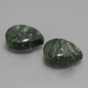 Gemas de serafinita verde natural de  ct, en forma de pera, opaco