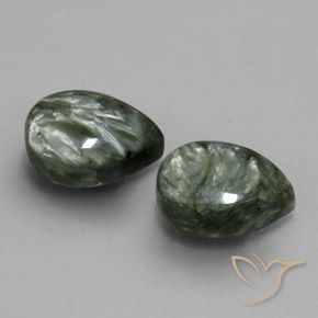 Gemas de serafinita Verde militar natural de 11.30 ct, En forma de pera, Opaco