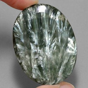 Serafinita verde natural de 54,47 ct, corte óvalo, opaco