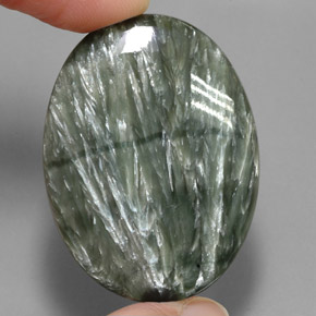 Serafinita verde natural de 49,44 ct, corte óvalo, opaco