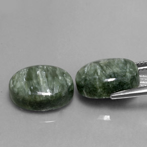 Gemas de serafinita verde natural de  ct, corte óvalo, opaco