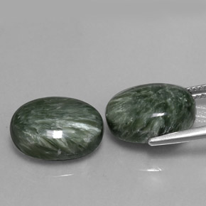 Gemas de serafinita verde natural de  ct, corte óvalo, opaco