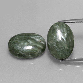 Gemas de serafinita verde natural de  ct, corte óvalo, opaco