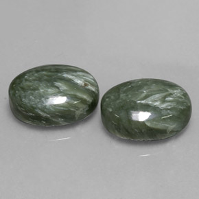Gemas de serafinita verde natural de  ct, corte óvalo, opaco